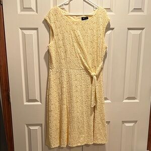 Chic Yellow Lace Midi Dress